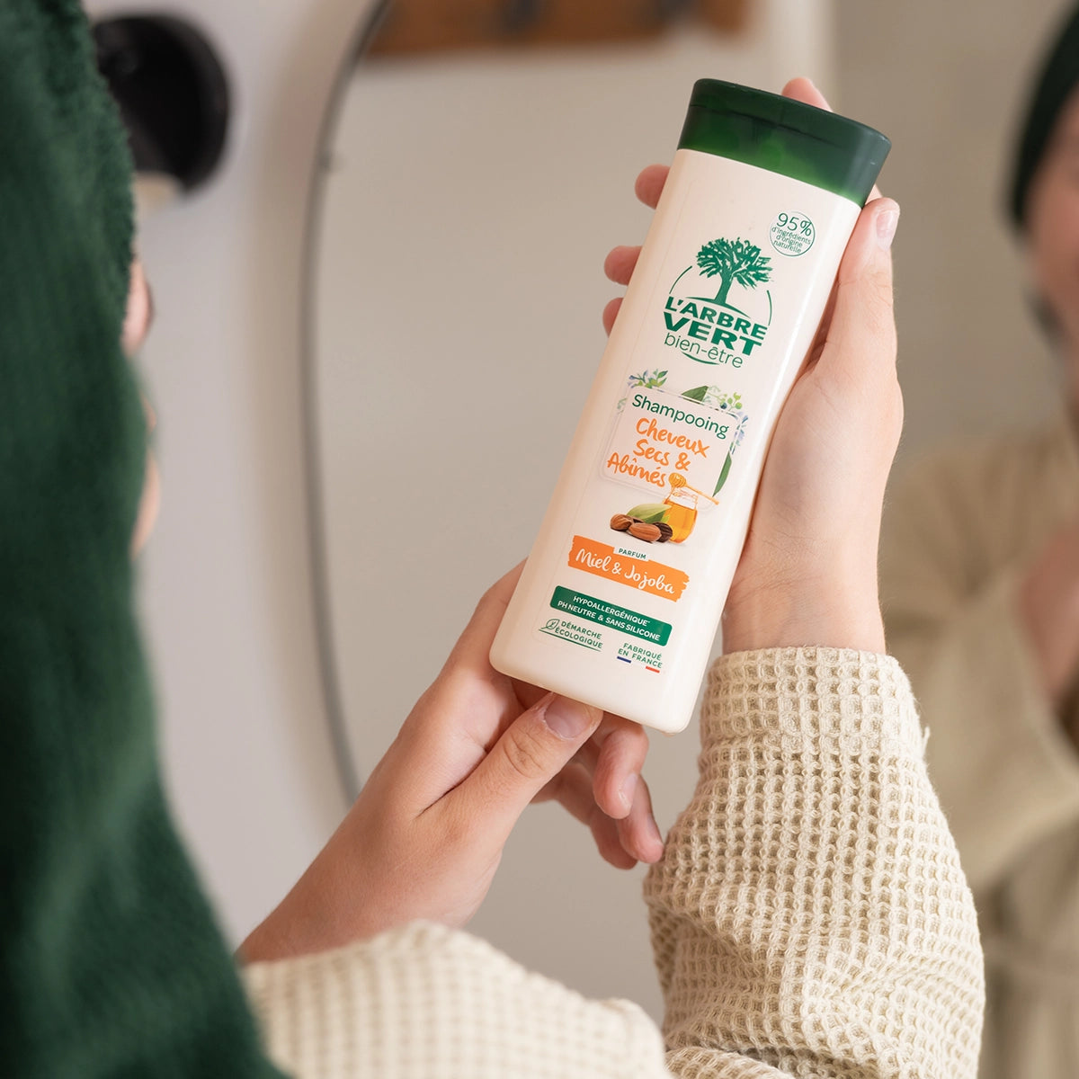 arbre-vert-shampooing-cheveux-secs-250-ml-miel-jojoba-flacon image 2